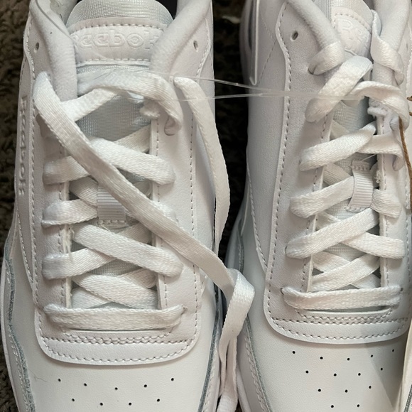 NWOB Reebok royal techque sneakers - Picture 4 of 5